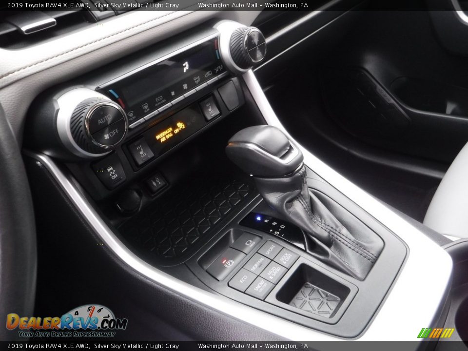 2019 Toyota RAV4 XLE AWD Silver Sky Metallic / Light Gray Photo #26