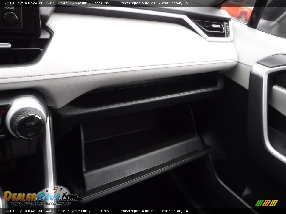 2019 Toyota RAV4 XLE AWD Silver Sky Metallic / Light Gray Photo #27