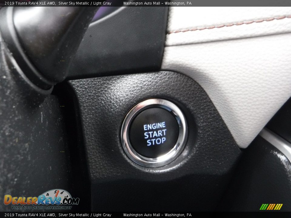 2019 Toyota RAV4 XLE AWD Silver Sky Metallic / Light Gray Photo #29