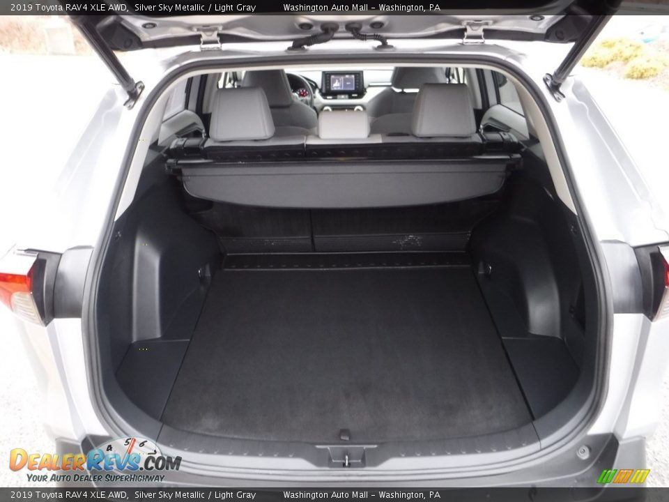 2019 Toyota RAV4 XLE AWD Silver Sky Metallic / Light Gray Photo #31