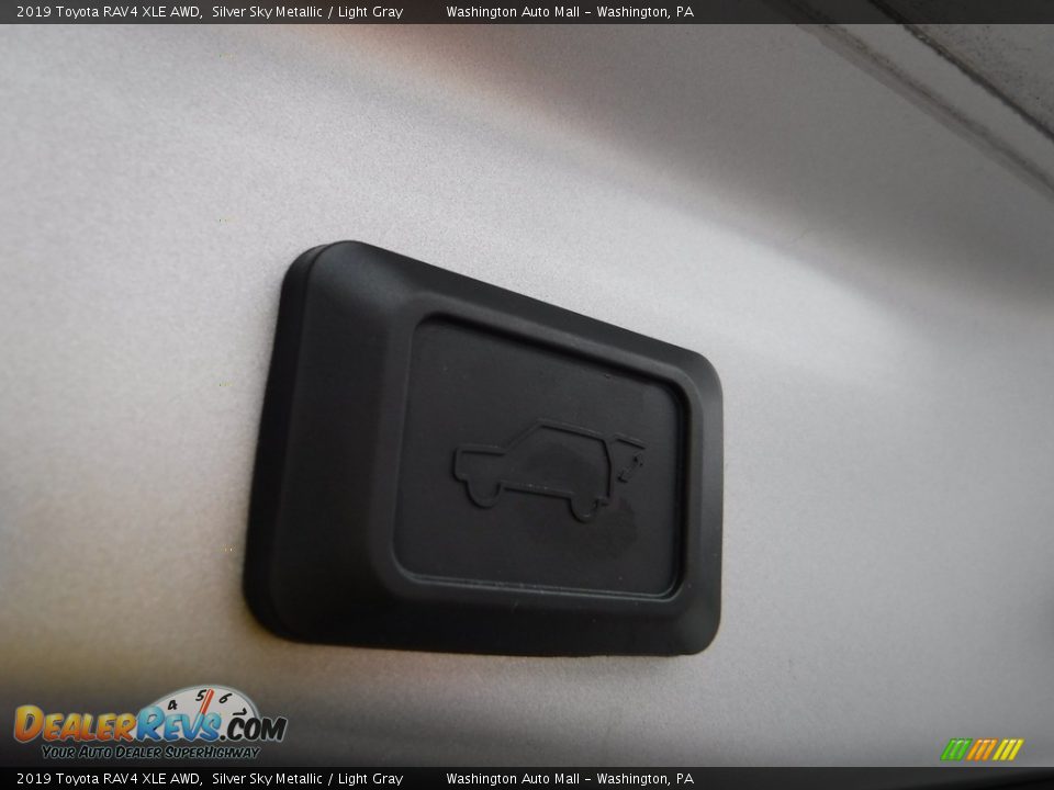 2019 Toyota RAV4 XLE AWD Silver Sky Metallic / Light Gray Photo #32