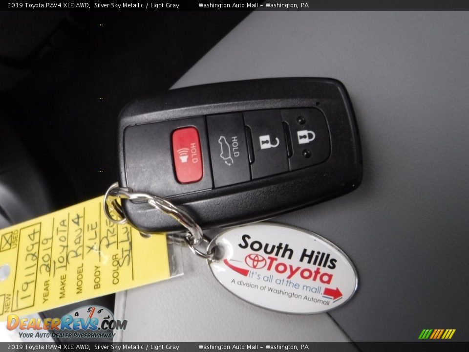 2019 Toyota RAV4 XLE AWD Silver Sky Metallic / Light Gray Photo #33