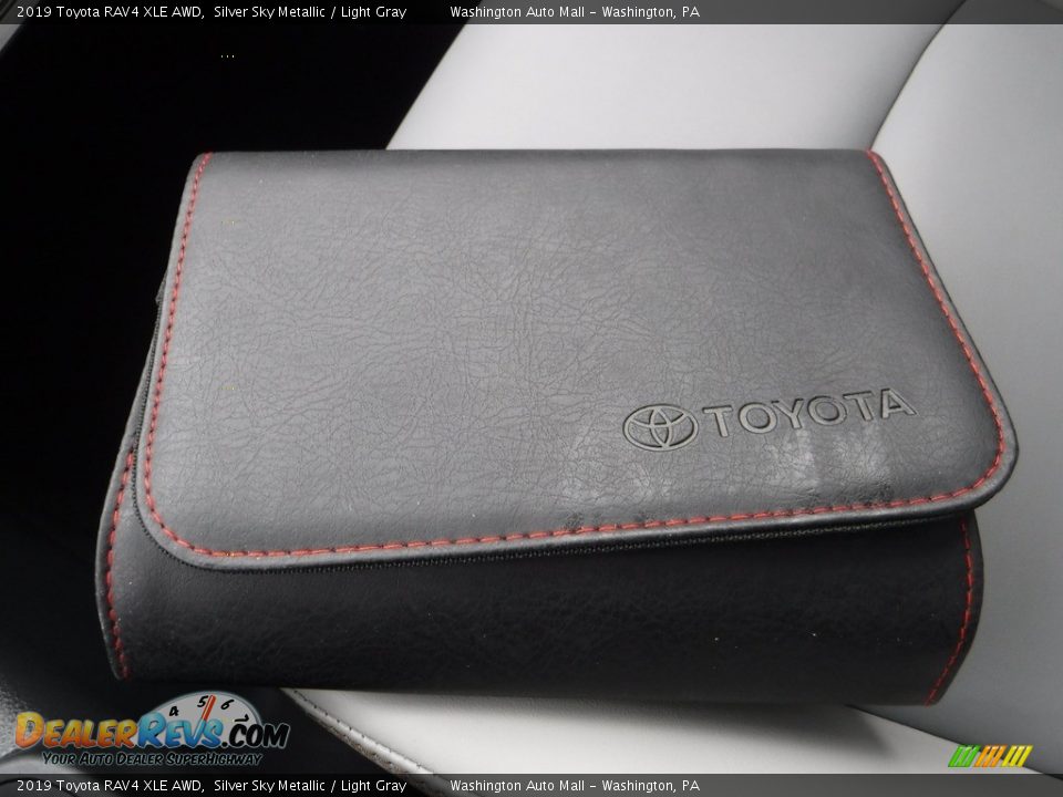 2019 Toyota RAV4 XLE AWD Silver Sky Metallic / Light Gray Photo #34