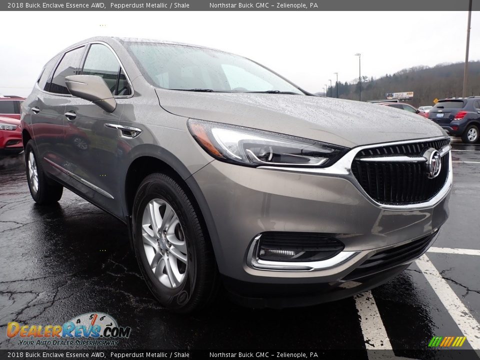 Front 3/4 View of 2018 Buick Enclave Essence AWD Photo #4