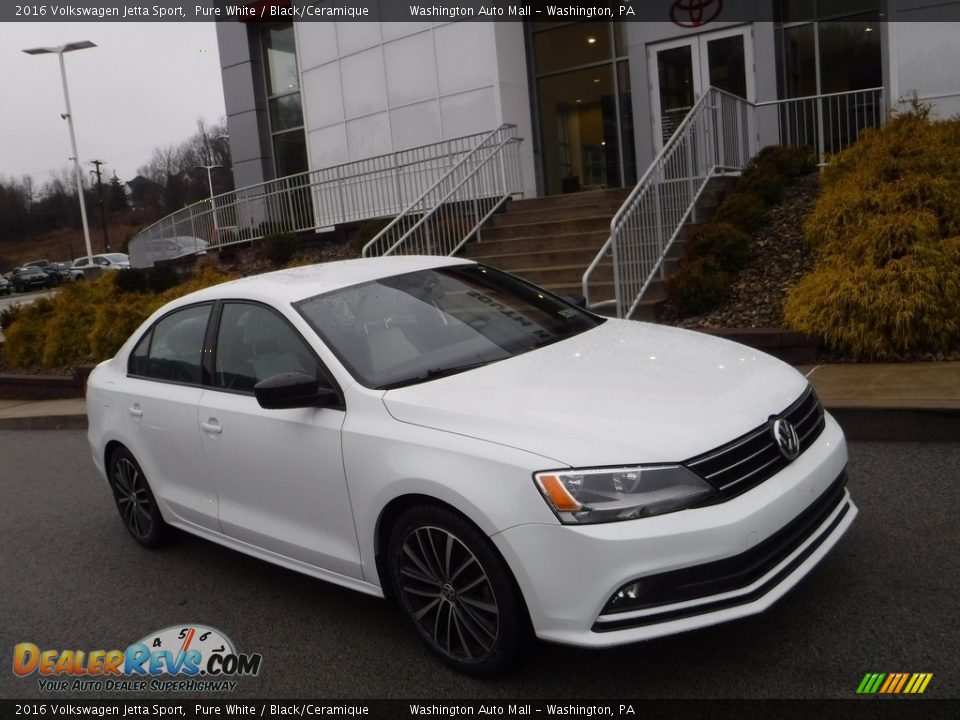 Front 3/4 View of 2016 Volkswagen Jetta Sport Photo #1