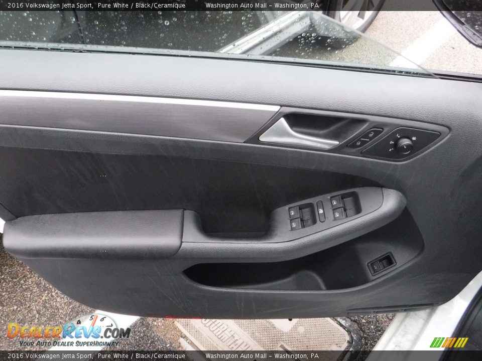 Door Panel of 2016 Volkswagen Jetta Sport Photo #16