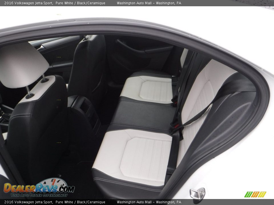 Rear Seat of 2016 Volkswagen Jetta Sport Photo #22