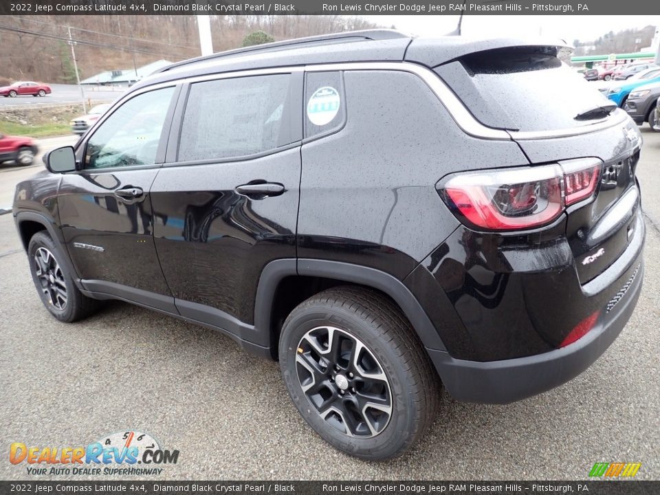 2022 Jeep Compass Latitude 4x4 Diamond Black Crystal Pearl / Black Photo #3