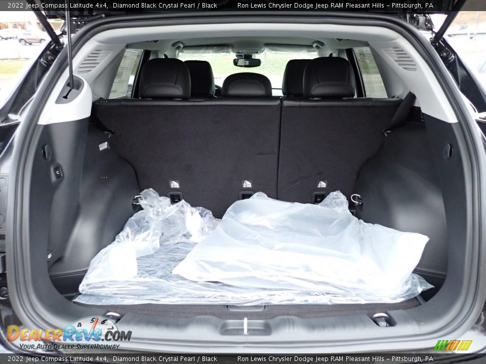 2022 Jeep Compass Latitude 4x4 Diamond Black Crystal Pearl / Black Photo #5