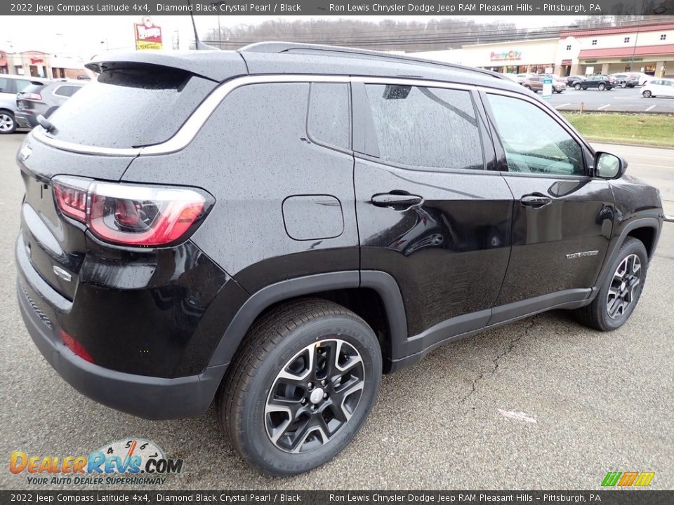 2022 Jeep Compass Latitude 4x4 Diamond Black Crystal Pearl / Black Photo #6