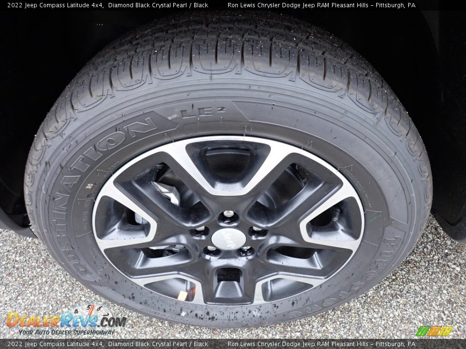 2022 Jeep Compass Latitude 4x4 Diamond Black Crystal Pearl / Black Photo #10