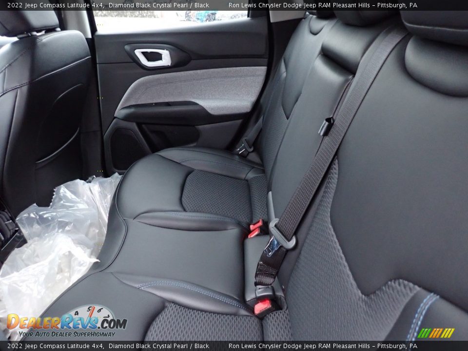 2022 Jeep Compass Latitude 4x4 Diamond Black Crystal Pearl / Black Photo #12