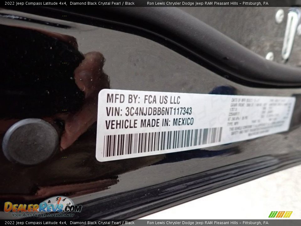 2022 Jeep Compass Latitude 4x4 Diamond Black Crystal Pearl / Black Photo #15
