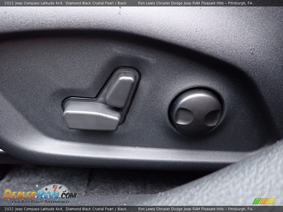 2022 Jeep Compass Latitude 4x4 Diamond Black Crystal Pearl / Black Photo #16