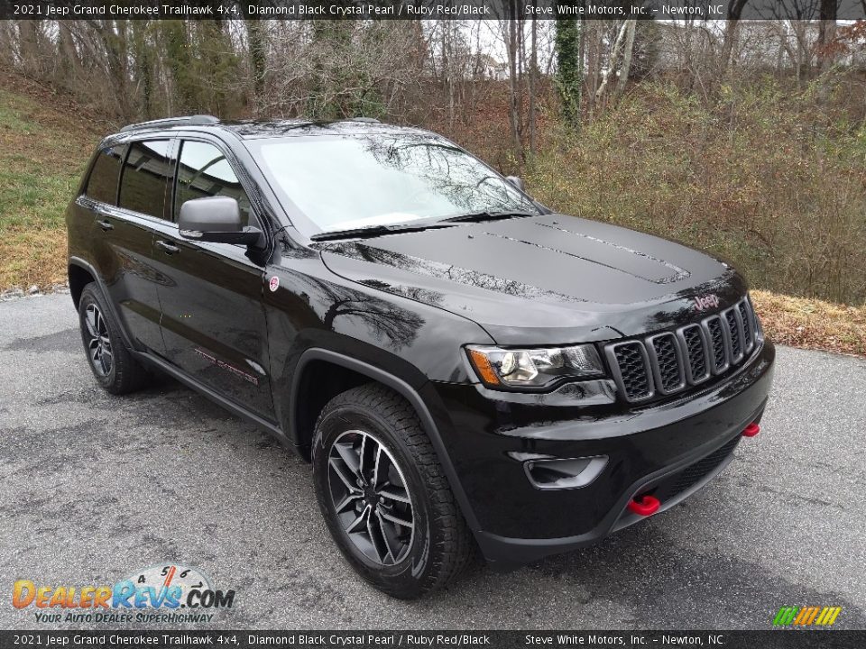 Front 3/4 View of 2021 Jeep Grand Cherokee Trailhawk 4x4 Photo #4