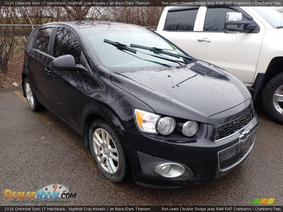 Front 3/4 View of 2016 Chevrolet Sonic LT Hatchback Photo #2