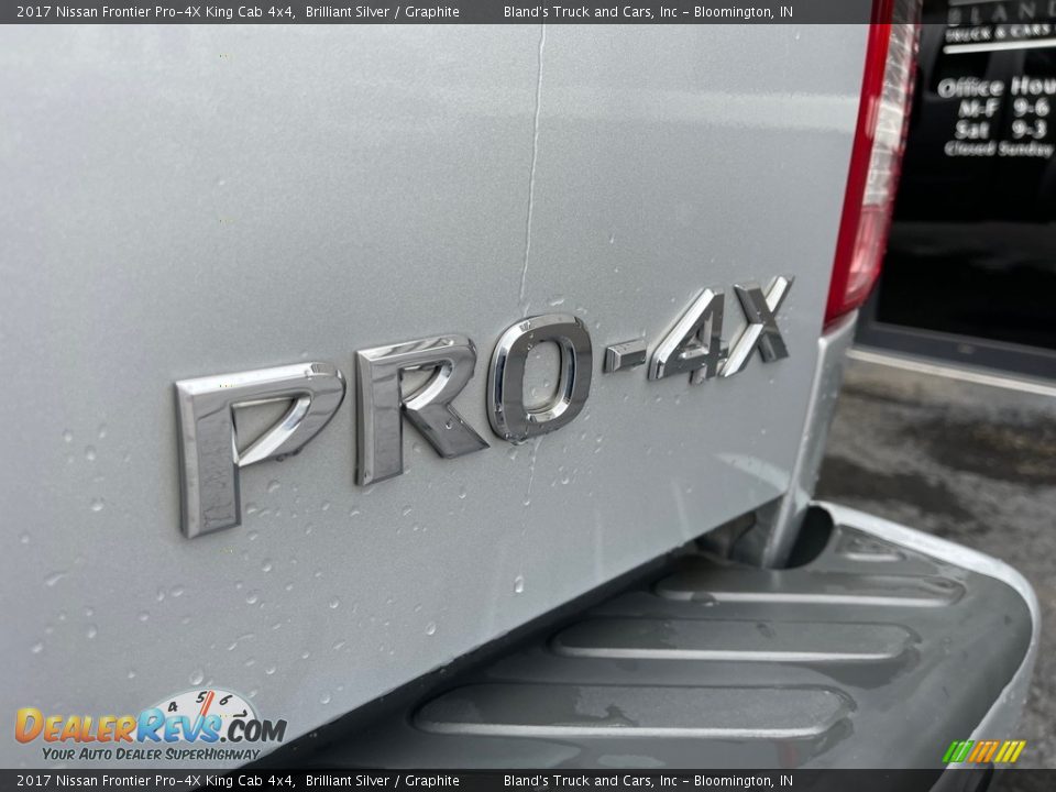 2017 Nissan Frontier Pro-4X King Cab 4x4 Brilliant Silver / Graphite Photo #28
