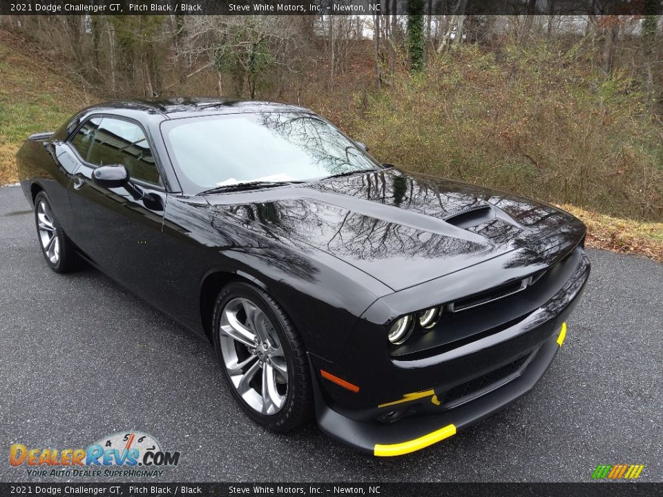 Front 3/4 View of 2021 Dodge Challenger GT Photo #4