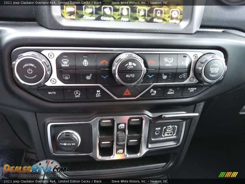 Controls of 2021 Jeep Gladiator Overland 4x4 Photo #21