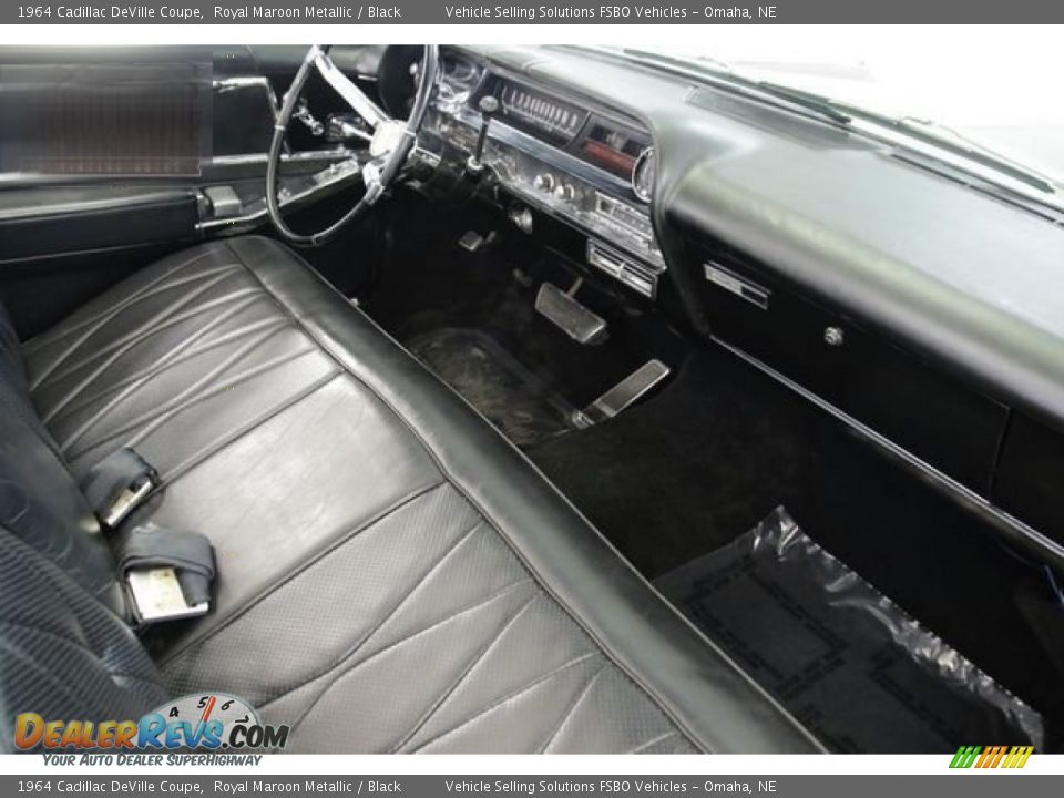 Front Seat of 1964 Cadillac DeVille Coupe Photo #3