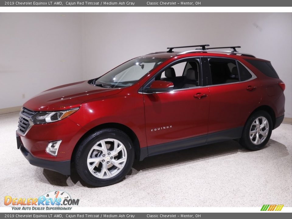 Front 3/4 View of 2019 Chevrolet Equinox LT AWD Photo #3