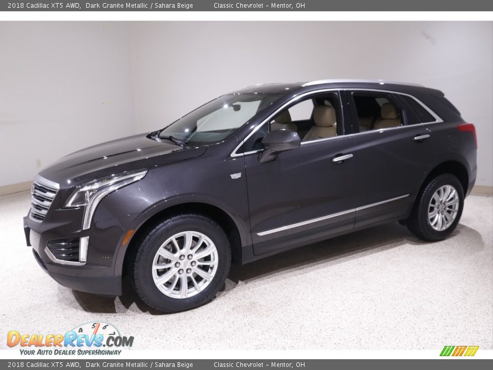 Front 3/4 View of 2018 Cadillac XT5 AWD Photo #3