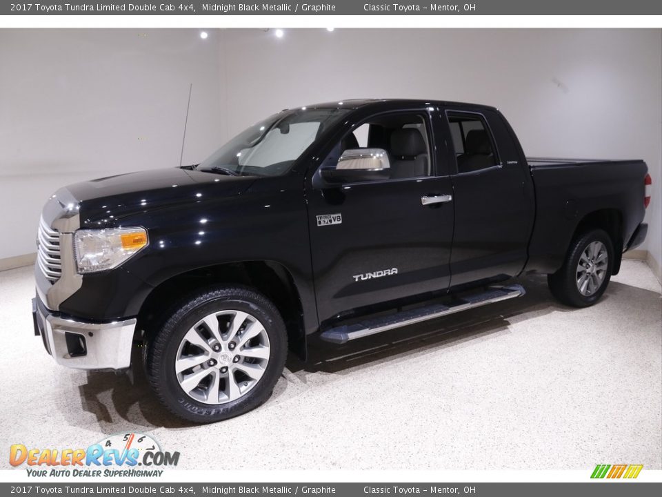 Front 3/4 View of 2017 Toyota Tundra Limited Double Cab 4x4 Photo #3