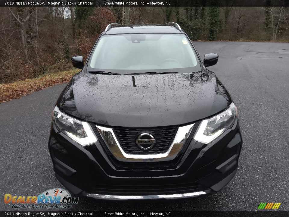 2019 Nissan Rogue SV Magnetic Black / Charcoal Photo #3