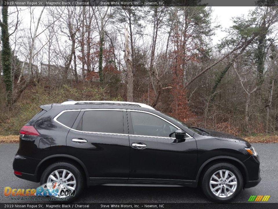 Magnetic Black 2019 Nissan Rogue SV Photo #5