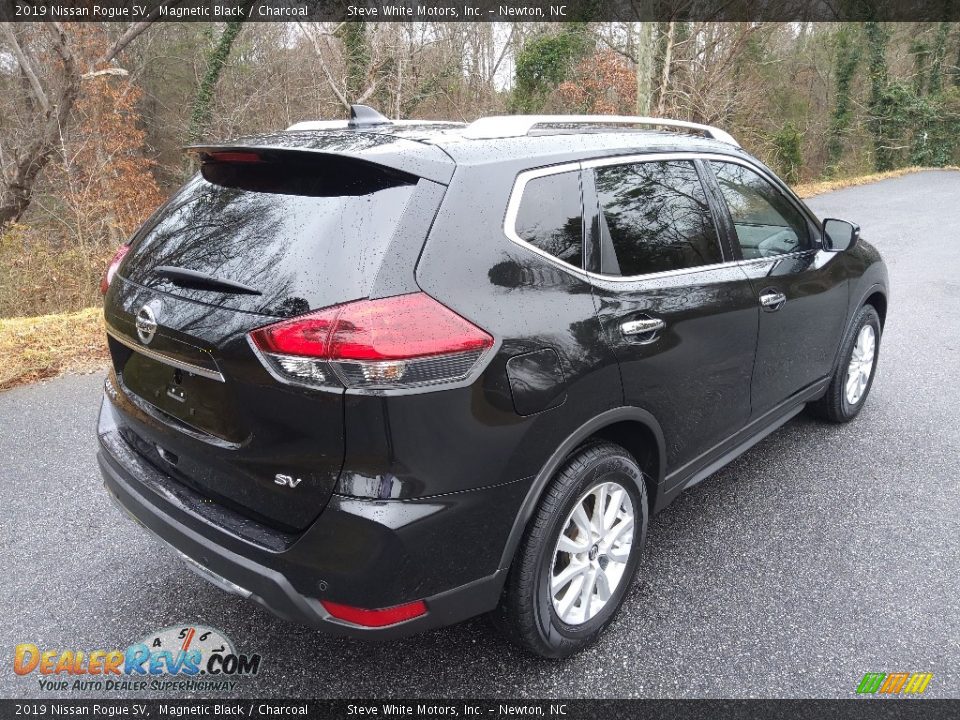 2019 Nissan Rogue SV Magnetic Black / Charcoal Photo #6