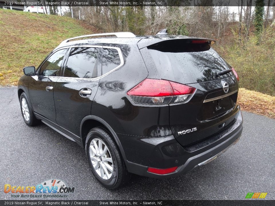 2019 Nissan Rogue SV Magnetic Black / Charcoal Photo #8