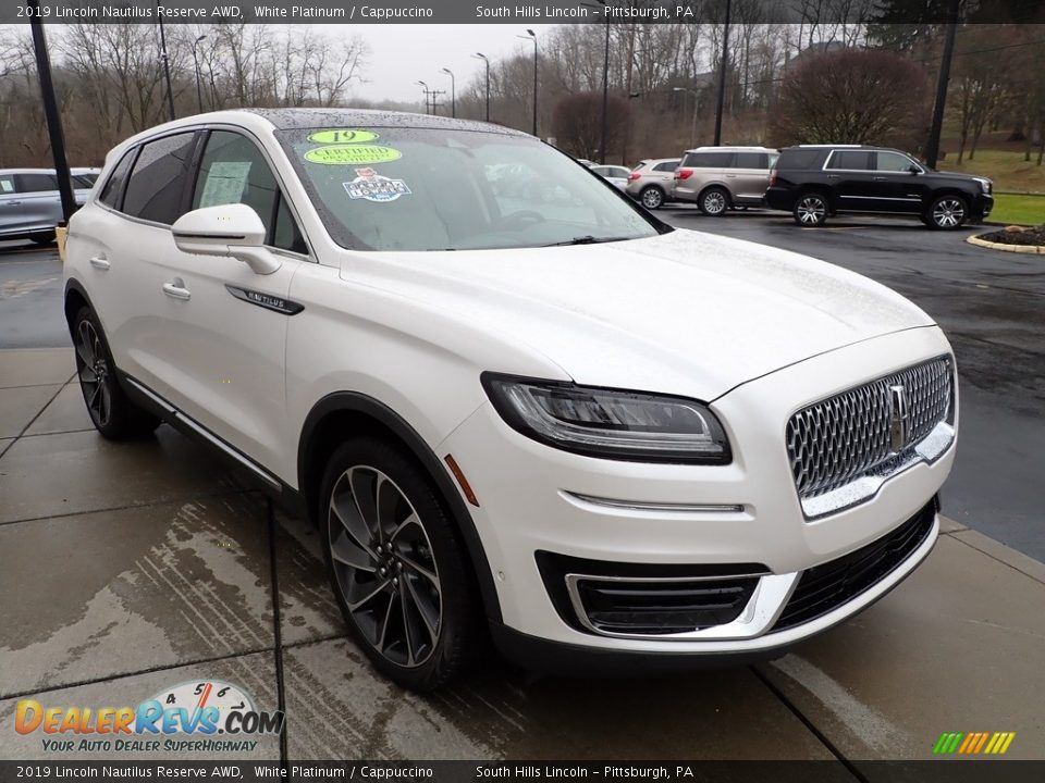 Front 3/4 View of 2019 Lincoln Nautilus Reserve AWD Photo #8