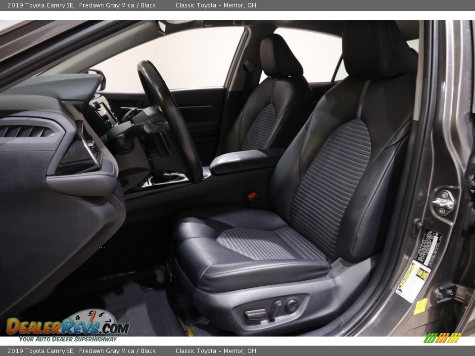 2019 Toyota Camry SE Predawn Gray Mica / Black Photo #5