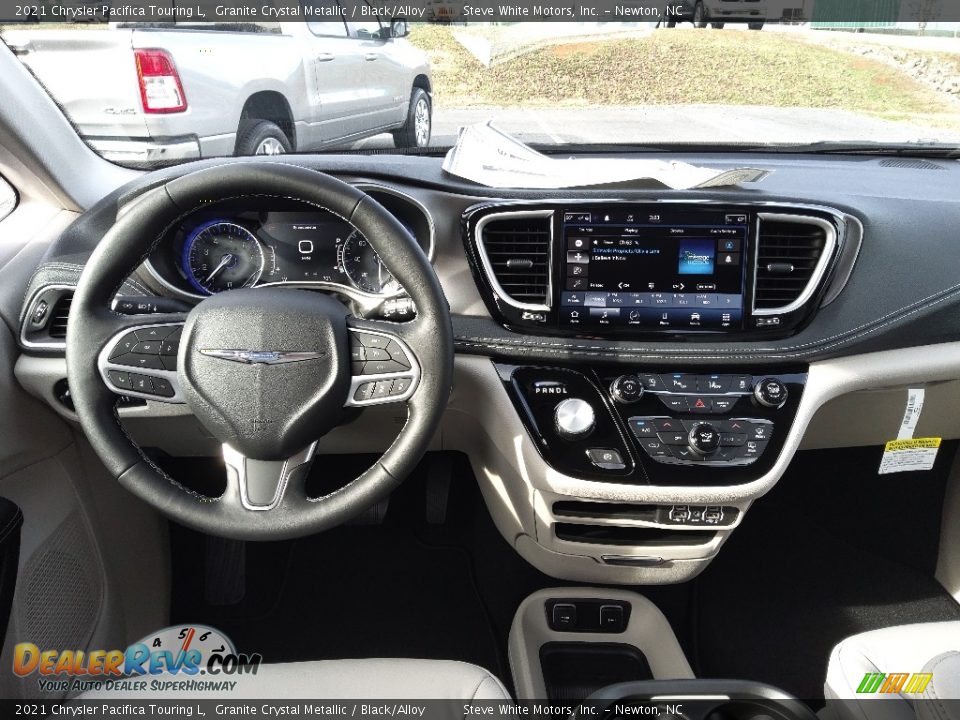 2021 Chrysler Pacifica Touring L Granite Crystal Metallic / Black/Alloy Photo #18