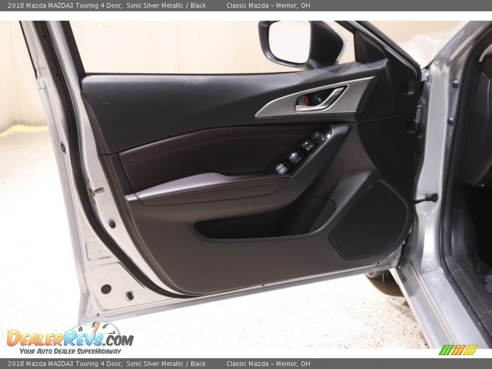 2018 Mazda MAZDA3 Touring 4 Door Sonic Silver Metallic / Black Photo #4