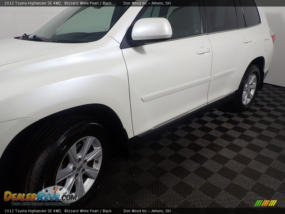 2013 Toyota Highlander SE 4WD Blizzard White Pearl / Black Photo #12
