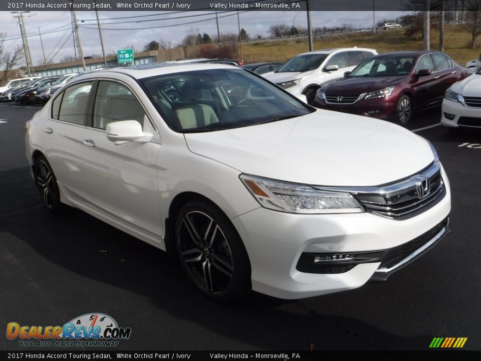 2017 Honda Accord Touring Sedan White Orchid Pearl / Ivory Photo #5