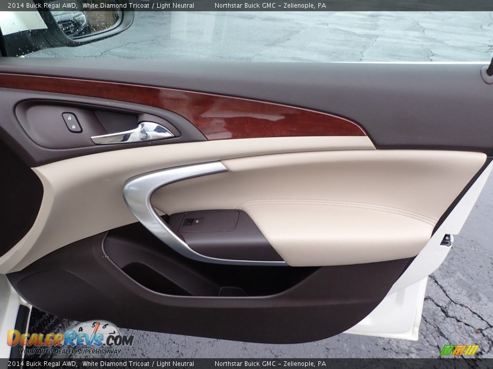 Door Panel of 2014 Buick Regal AWD Photo #6