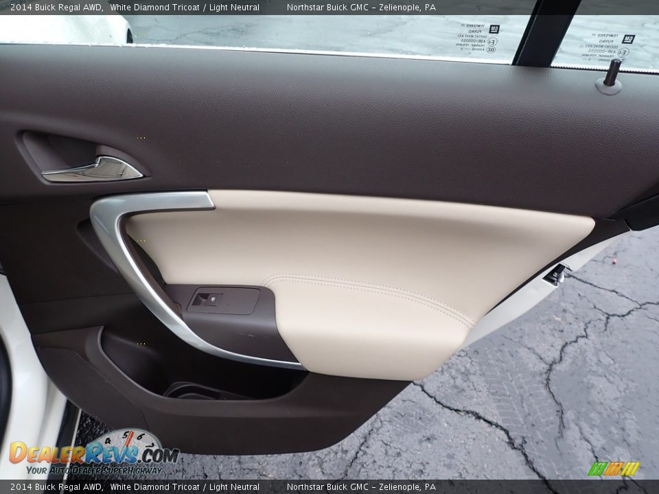 Door Panel of 2014 Buick Regal AWD Photo #7