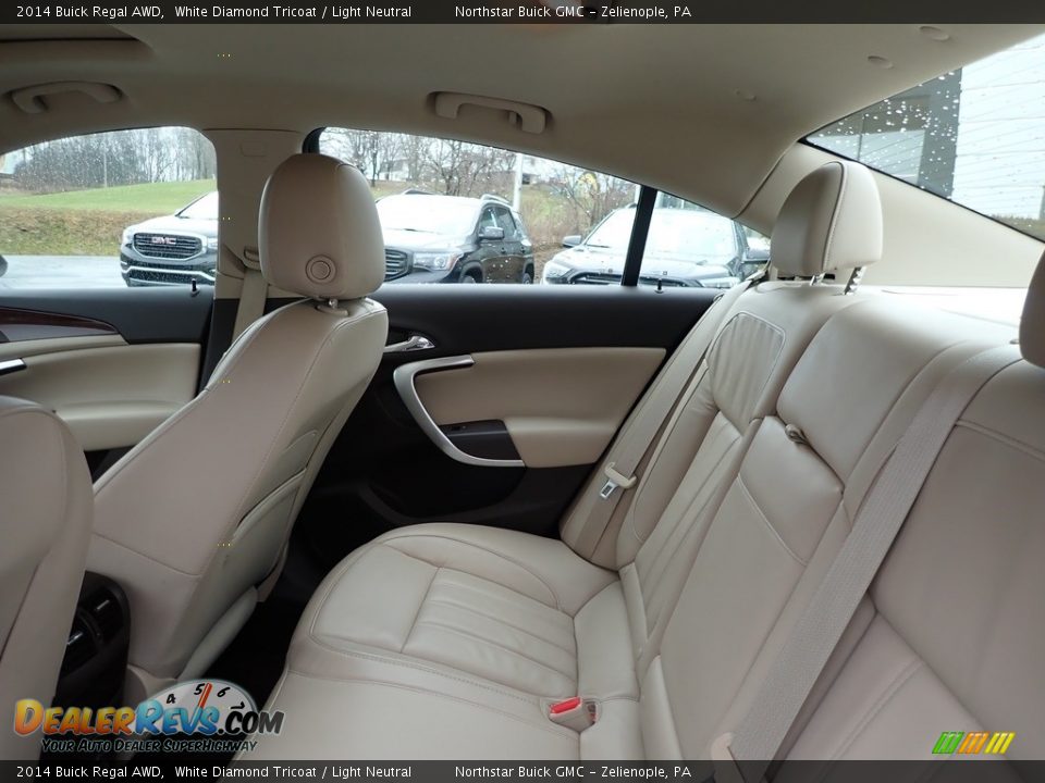 Rear Seat of 2014 Buick Regal AWD Photo #16