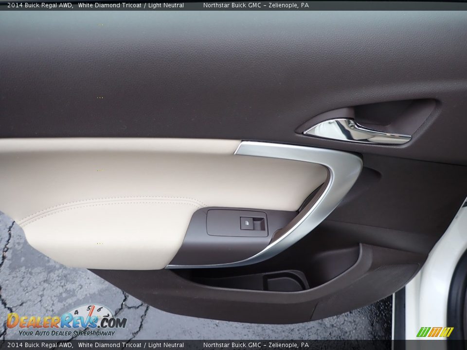 Door Panel of 2014 Buick Regal AWD Photo #18