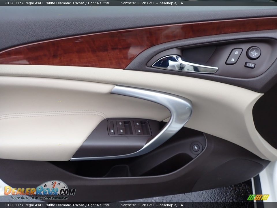 Door Panel of 2014 Buick Regal AWD Photo #19