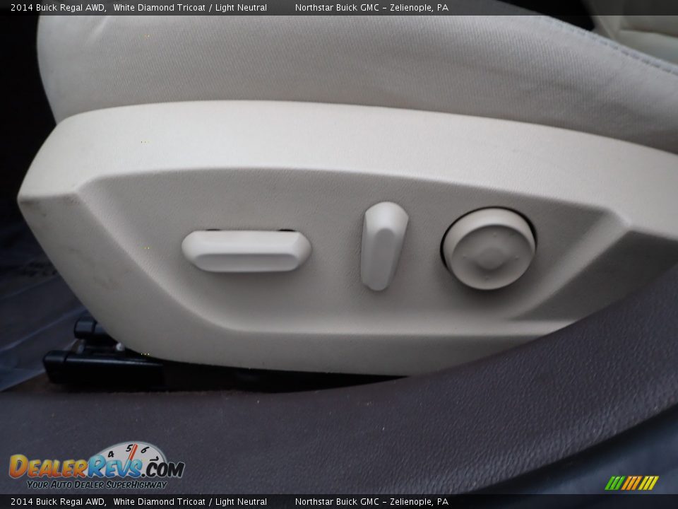 2014 Buick Regal AWD White Diamond Tricoat / Light Neutral Photo #27