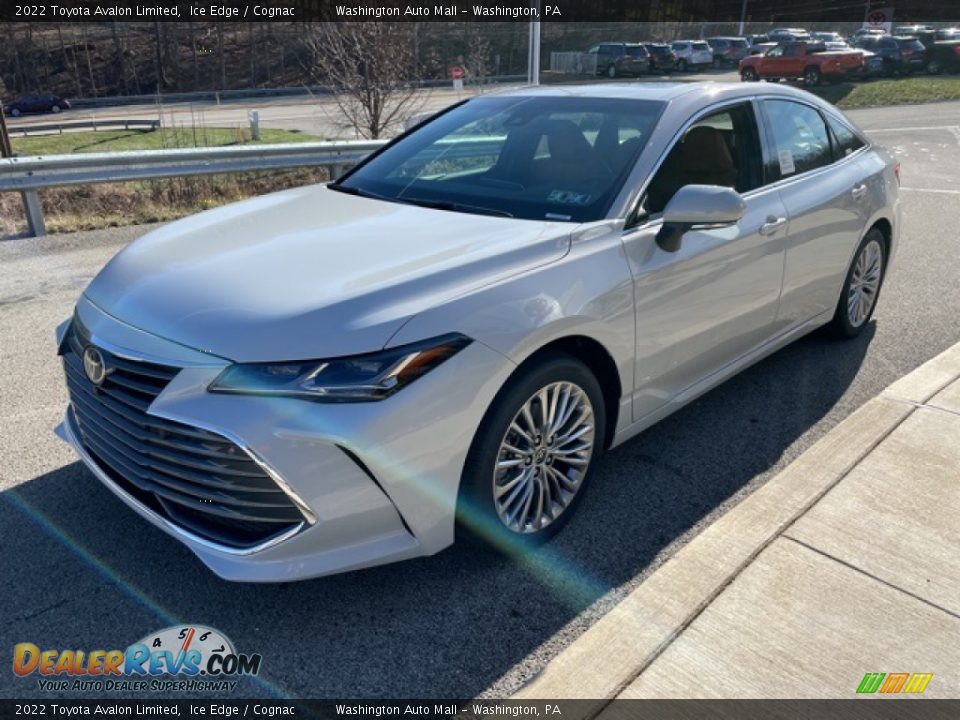 Front 3/4 View of 2022 Toyota Avalon Limited Photo #7