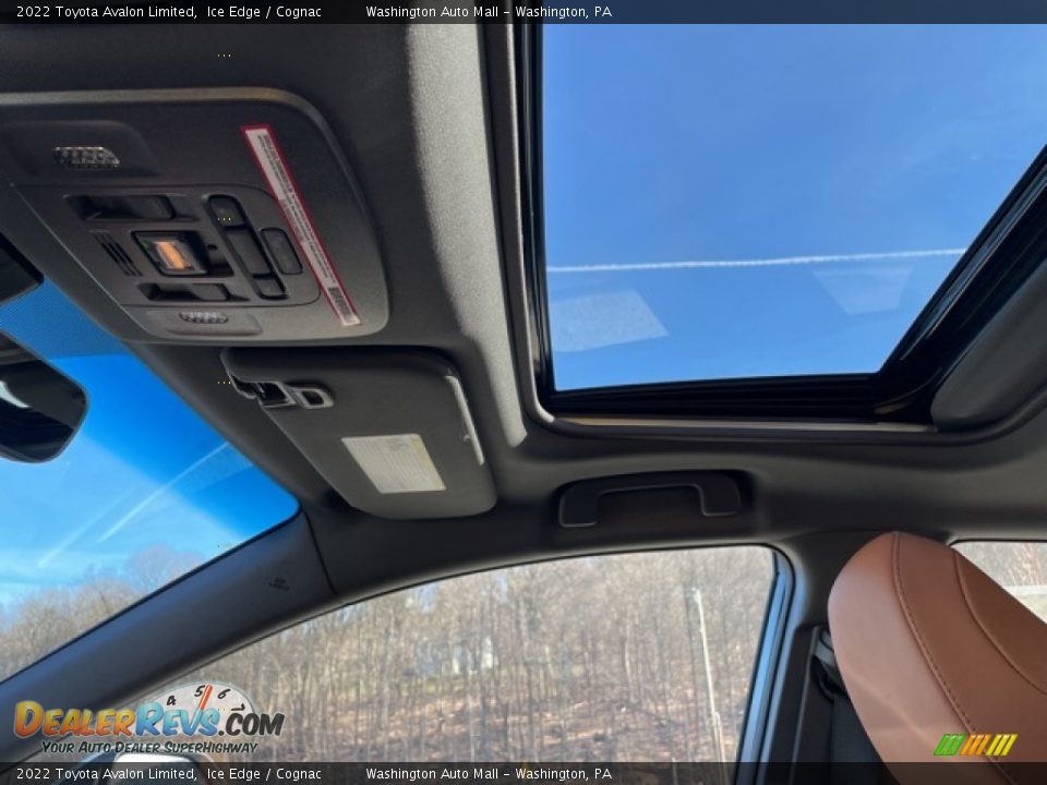 Sunroof of 2022 Toyota Avalon Limited Photo #15