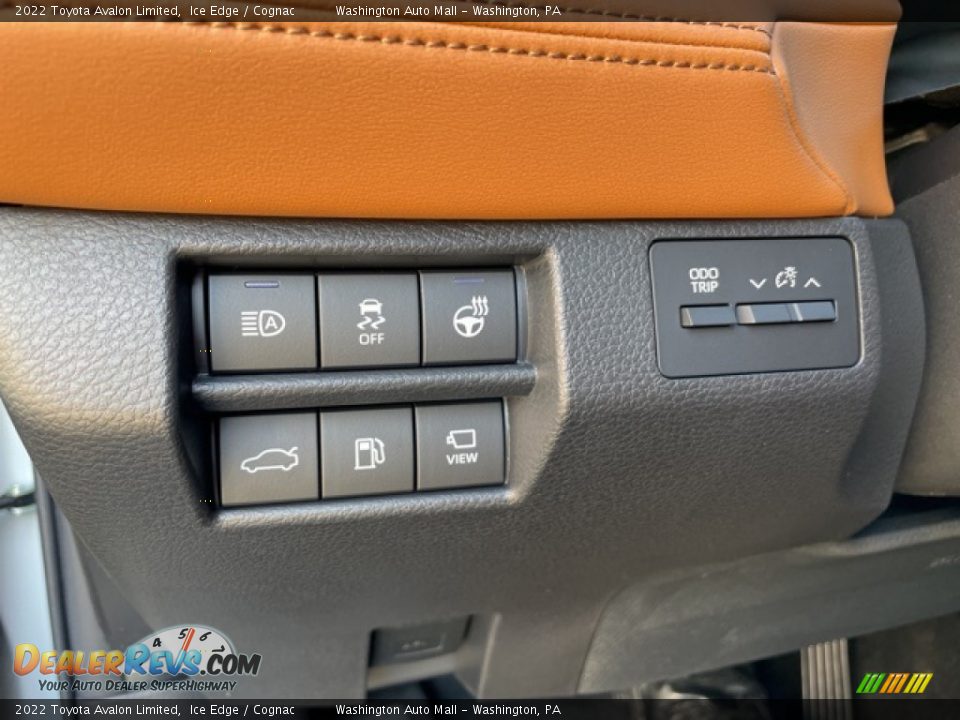 Controls of 2022 Toyota Avalon Limited Photo #19