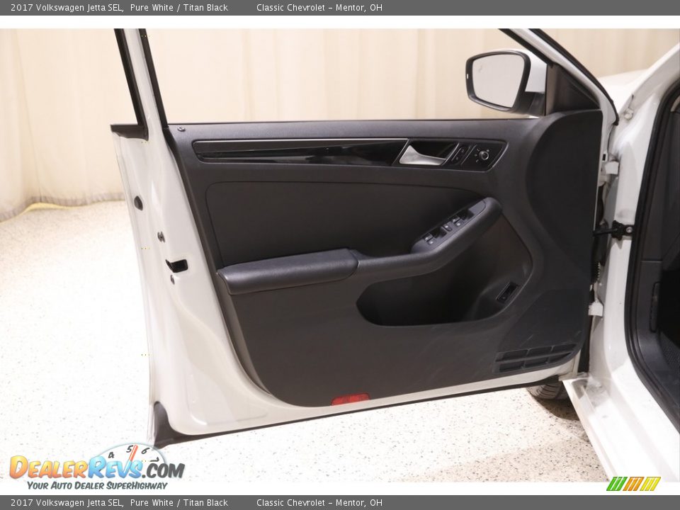 Door Panel of 2017 Volkswagen Jetta SEL Photo #4