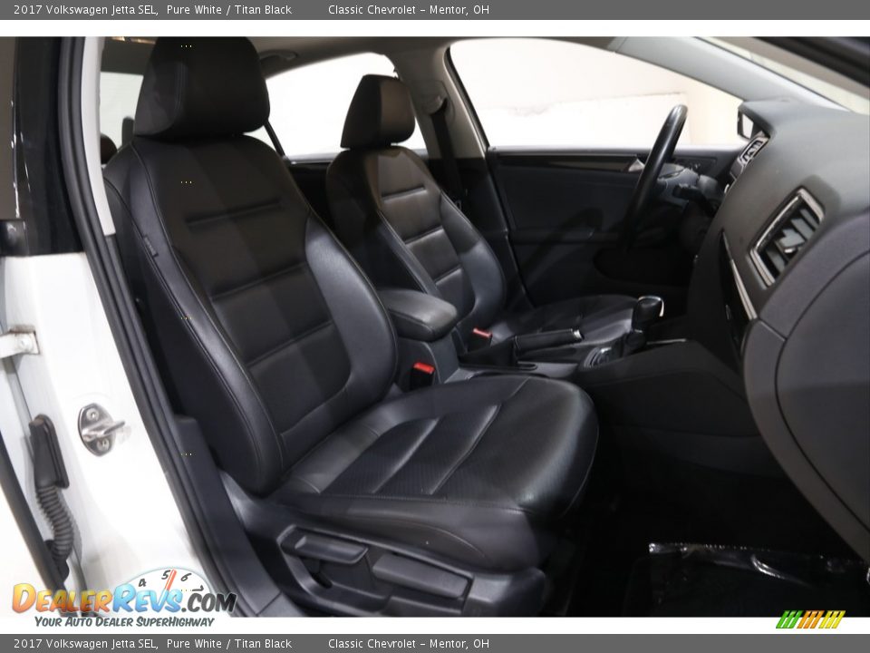 Front Seat of 2017 Volkswagen Jetta SEL Photo #14