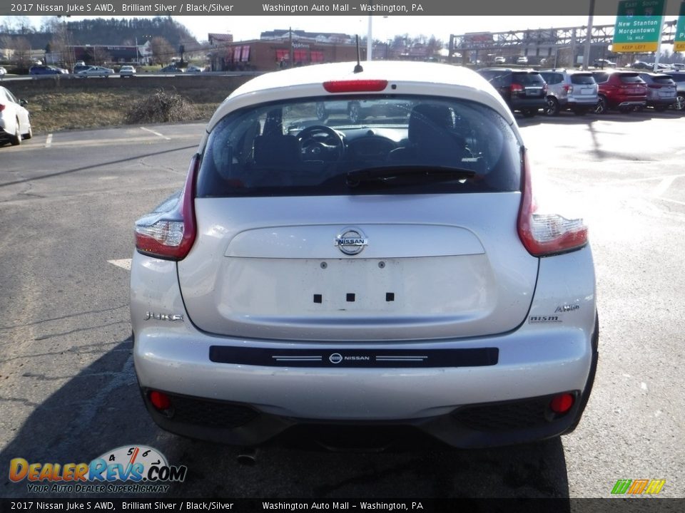 2017 Nissan Juke S AWD Brilliant Silver / Black/Silver Photo #10