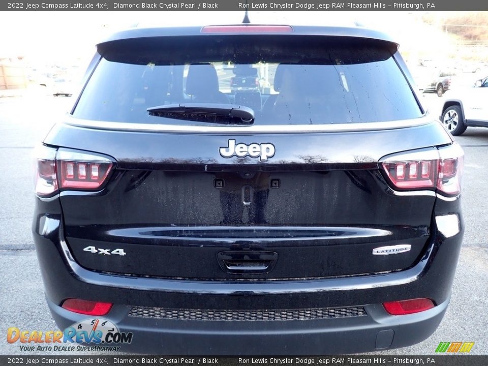 2022 Jeep Compass Latitude 4x4 Diamond Black Crystal Pearl / Black Photo #4